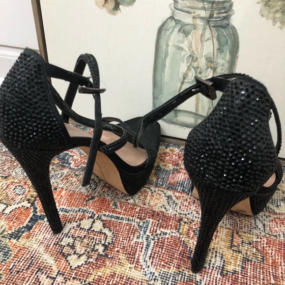 Sexy & comfortable Vince Camuto heels! - Picture 5 of 5